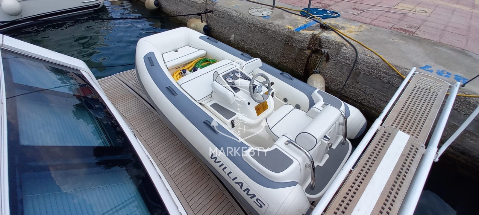 Fairline Squadron 65