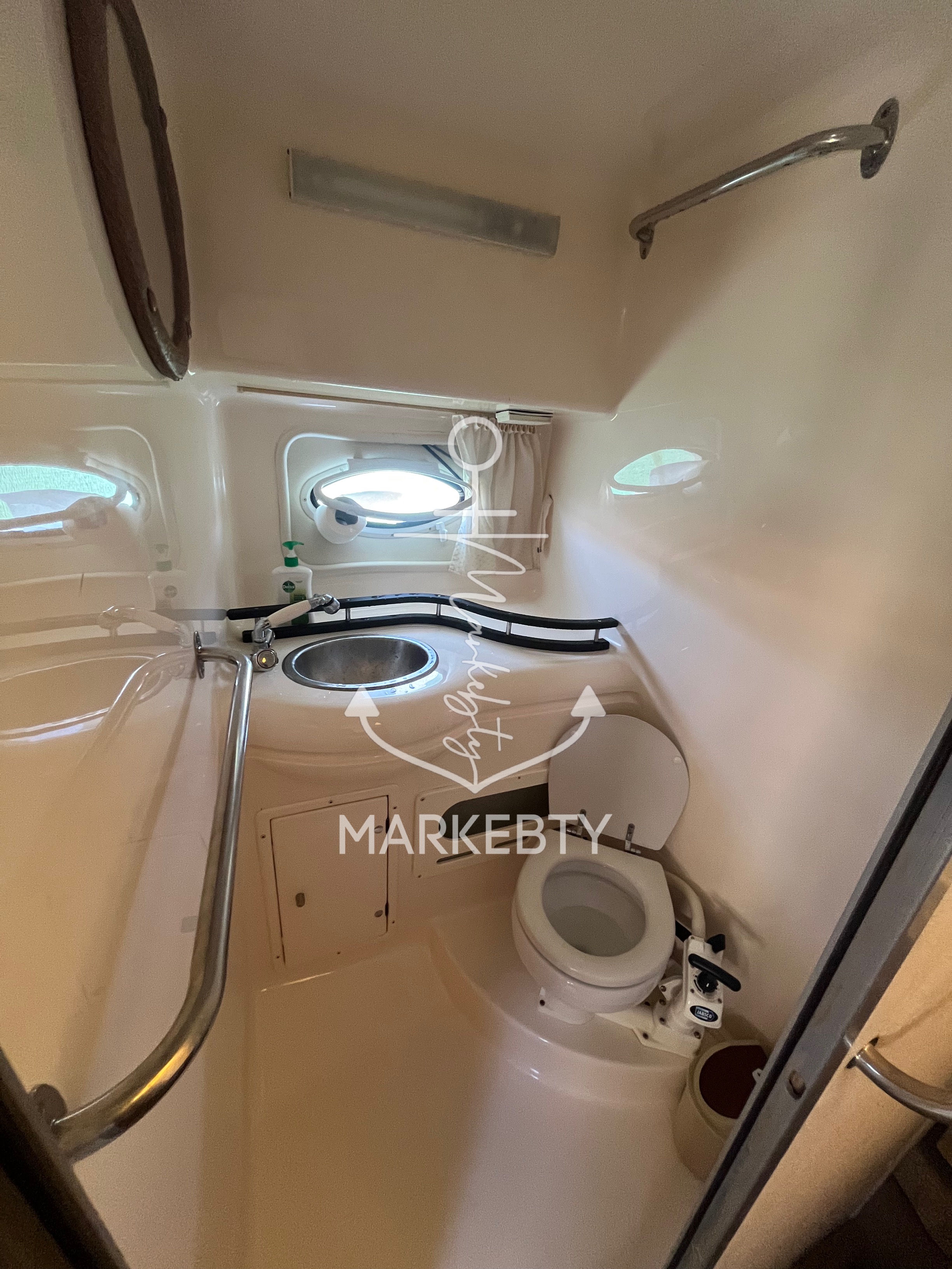 Rinker Fiesta Vee 300