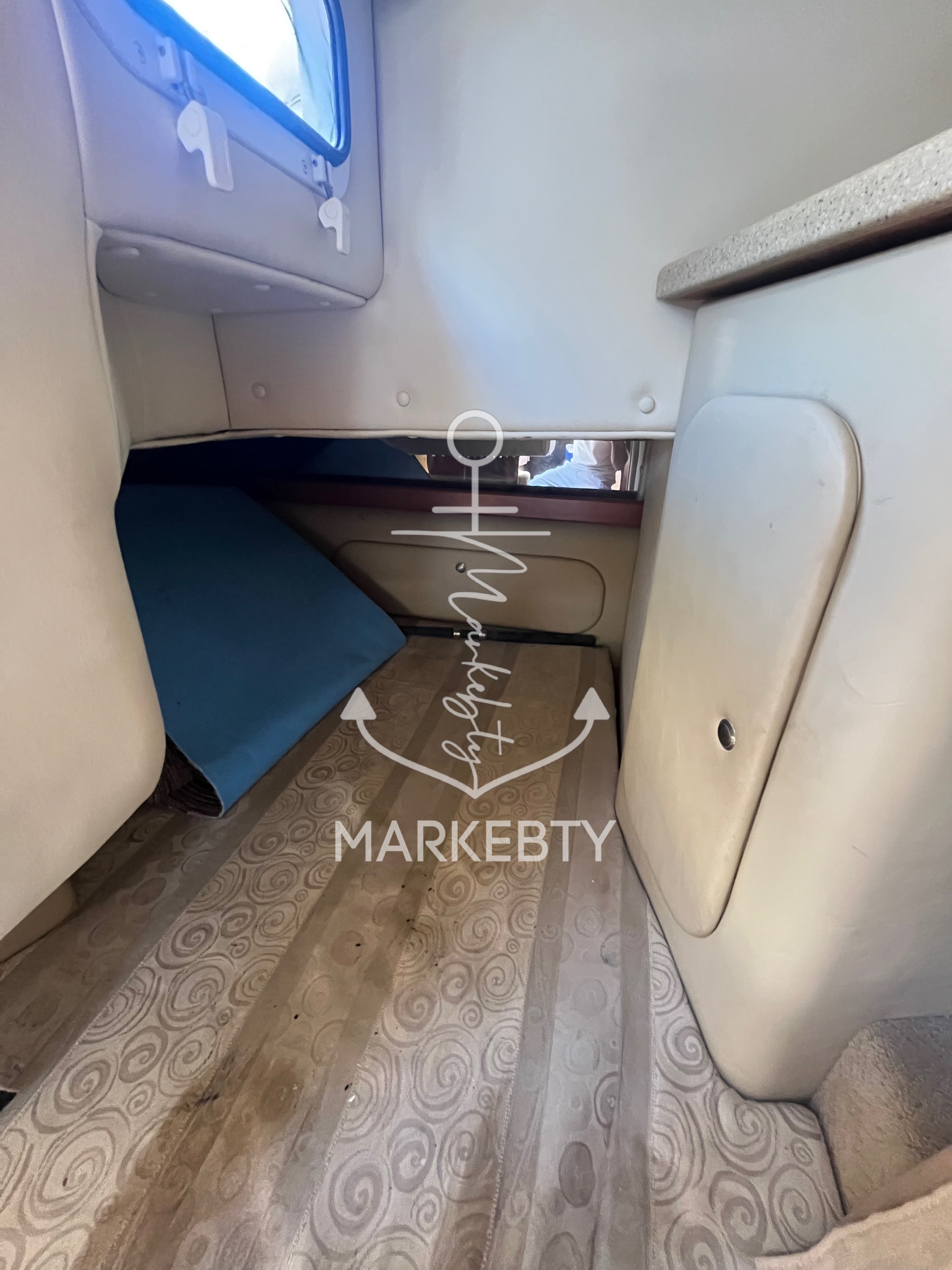 Rinker Fiesta Vee 300