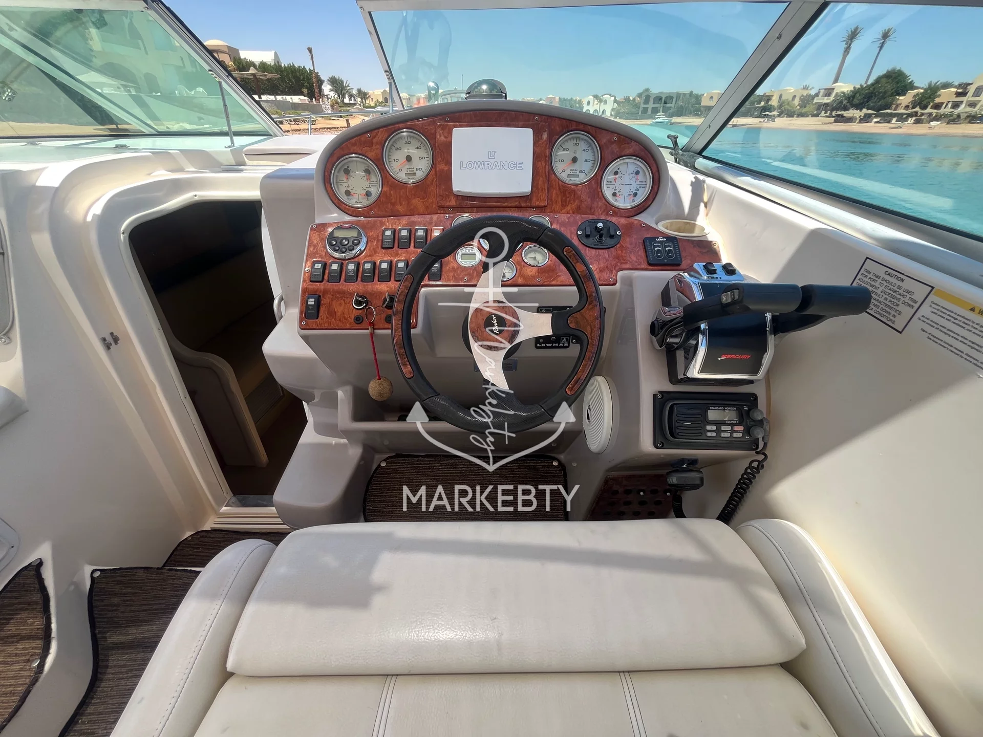 Rinker Fiesta Vee 300