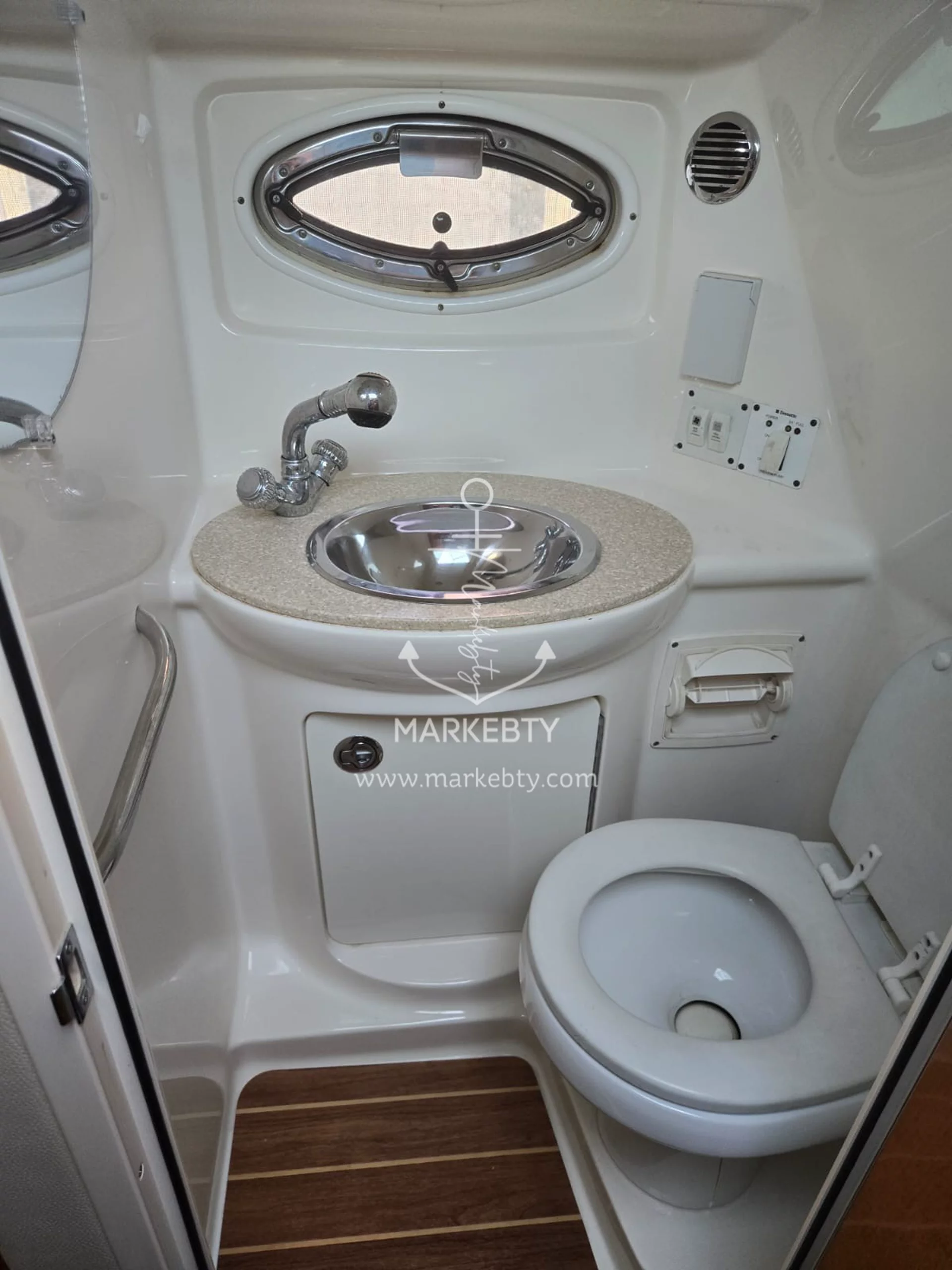 Chaparral Signature 270