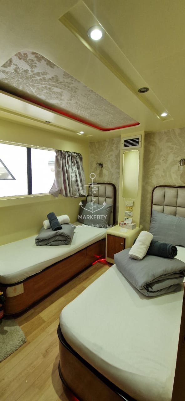 Custom Liveaboard 120