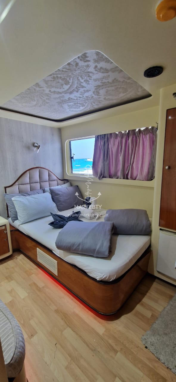 Custom Liveaboard 120