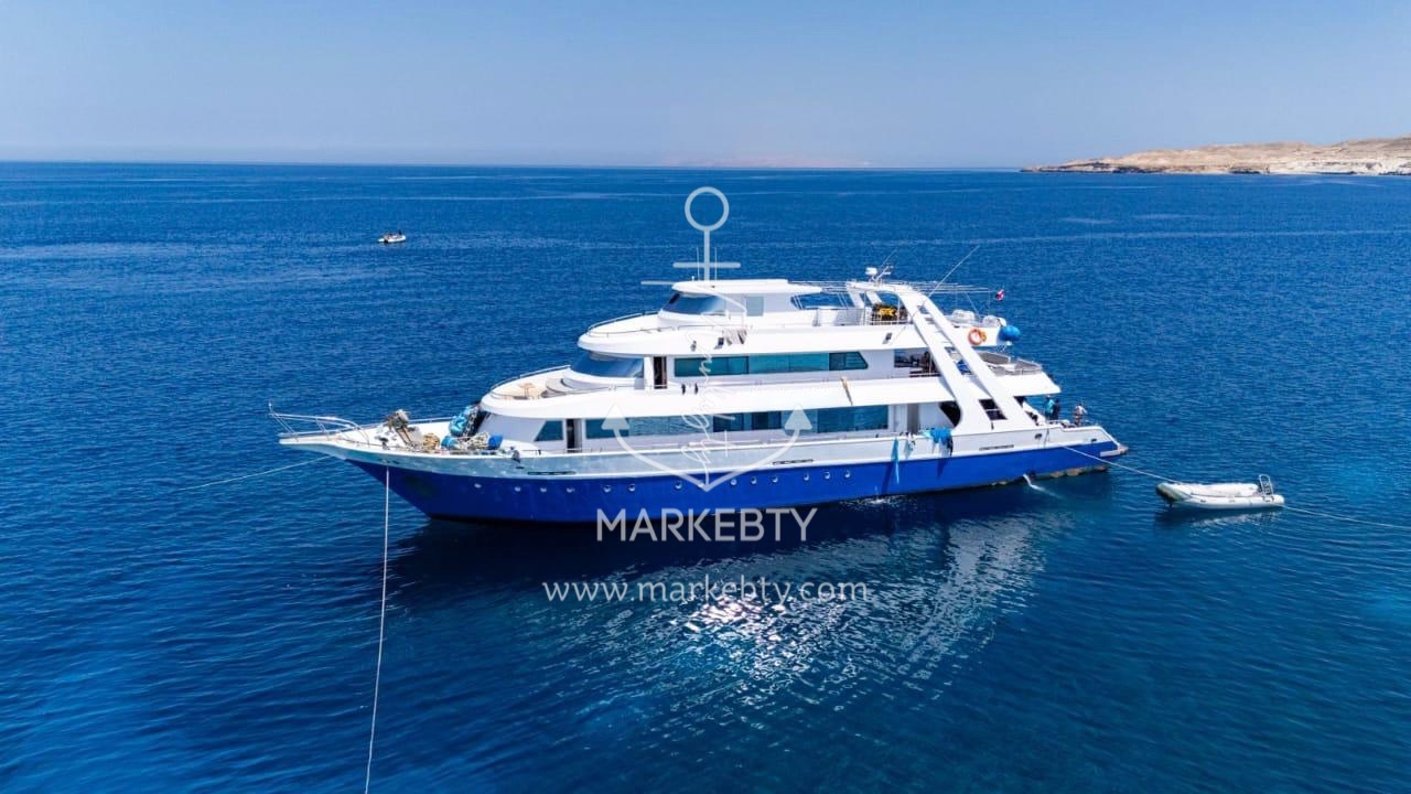 Custom Liveaboard 120