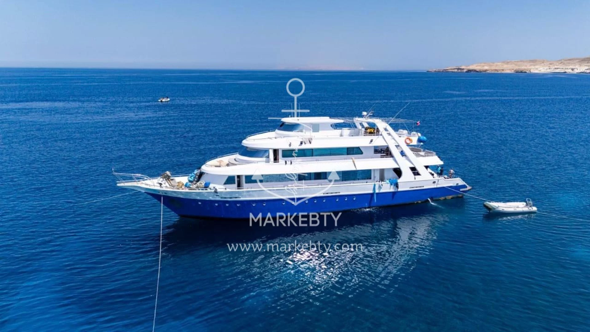 Custom Liveaboard 120