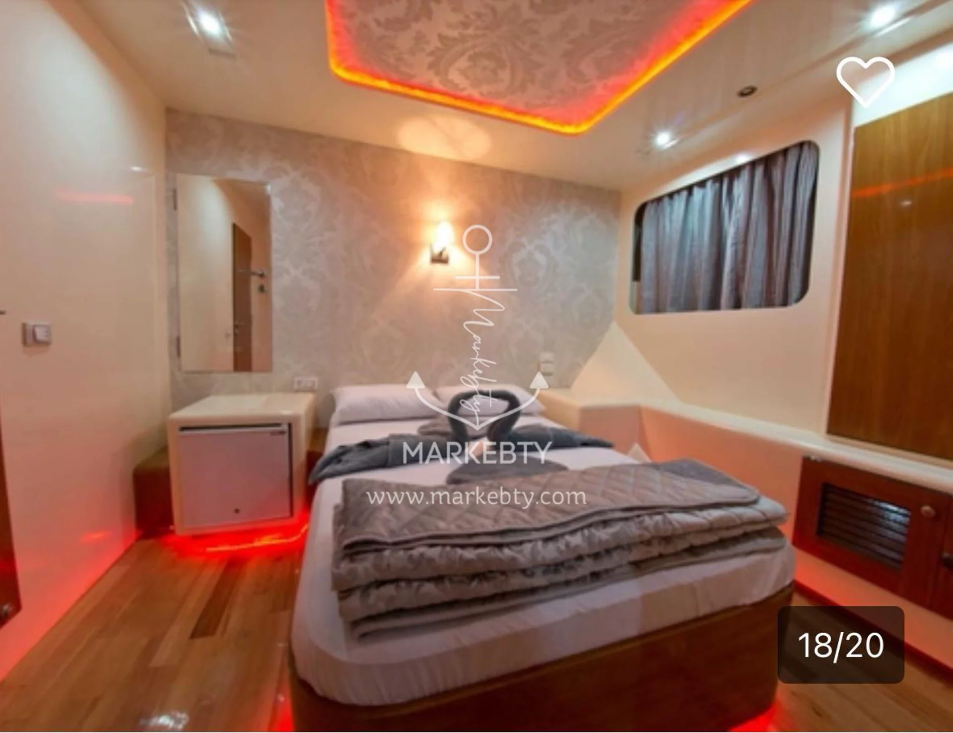 Custom Liveaboard 120