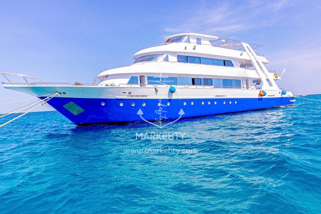 Custom Liveaboard 120