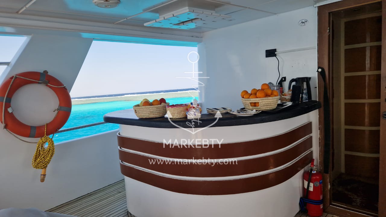 Custom Liveaboard 120