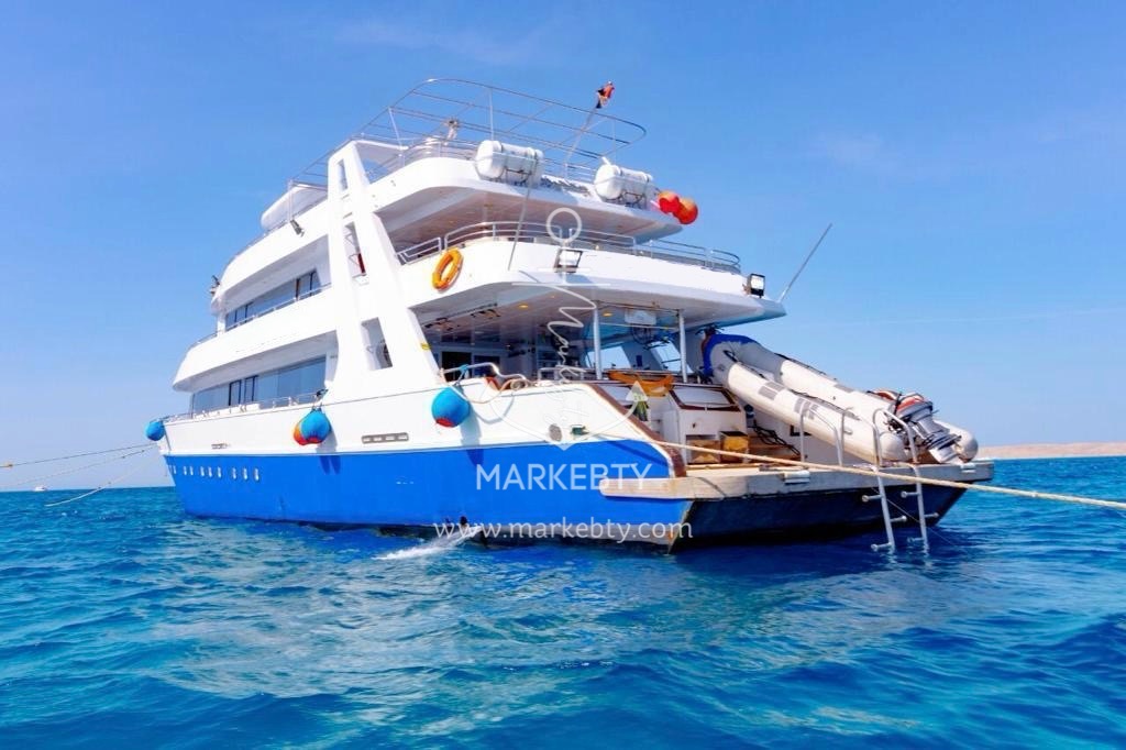 Custom Liveaboard 120