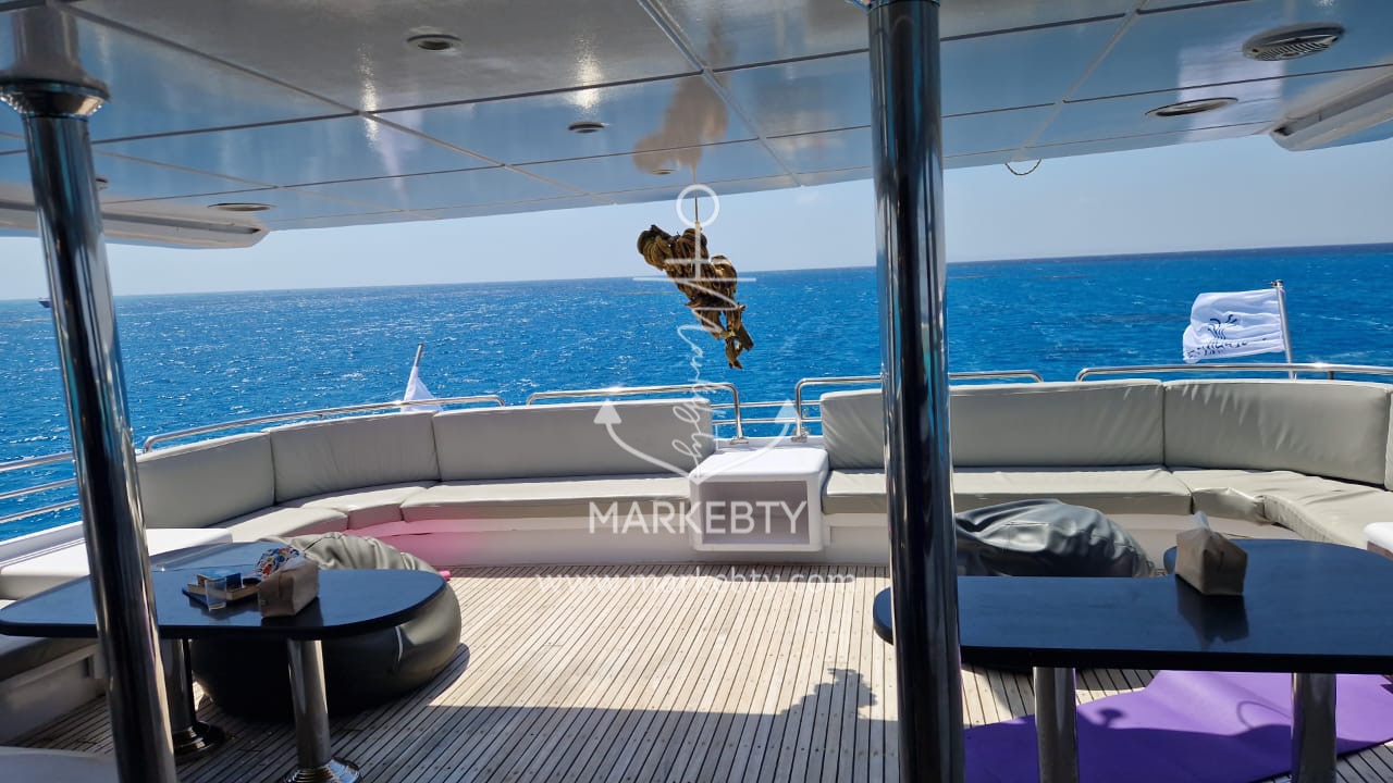 Custom Liveaboard 120